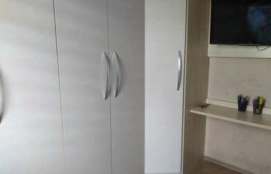 Imagem: O apartamento possui 2 Dormitórios, 1 Banheiro, 1 Vaga na garagem