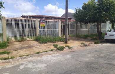 Imagem: A casa possui 4 Dormitórios, 3 Banheiros, 5 Vagas na garagem