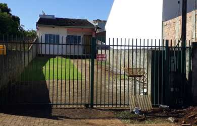 Imagem: A casa possui 1 Dormitório, 1 Banheiro, 5 Vagas na garagem