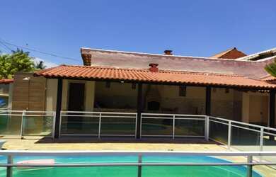 Imagem: A casa em condomínio possui 3 Dormitórios, 2 Banheiros, 3