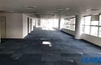 Imagem: O depósito possui 4 Vagas na garagem, 192m² de Área e está