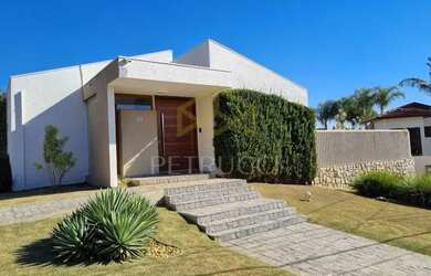 Imagem: A casa em condomínio possui 5 Dormitórios, 5 Banheiros, 5