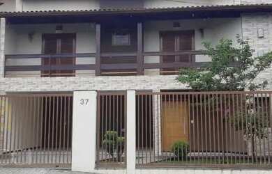 Imagem: A casa em condomínio possui 3 Dormitórios, 3 Banheiros, 2