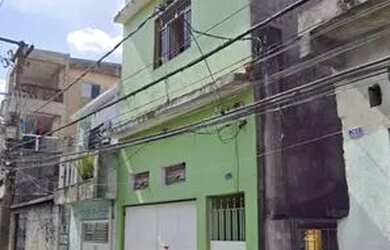 Imagem: A casa possui 2 Dormitórios, 2 Banheiros, 2 Vagas na garagem