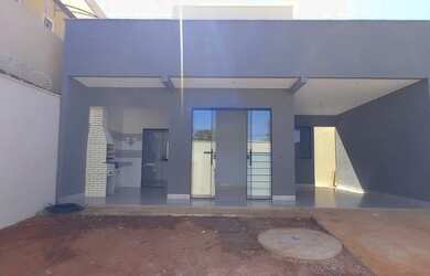 Imagem: A casa possui 3 Dormitórios, 2 Banheiros e está localizado