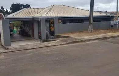 Imagem: A casa possui 3 Dormitórios, 1 Banheiro, 290m² de Área e