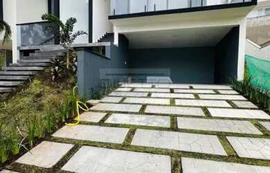 Imagem: A casa em condomínio possui 3 Dormitórios, 4 Banheiros, 4