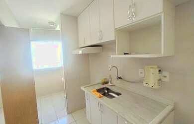 Imagem: O apartamento possui 2 Dormitórios, 1 Banheiro, 2 Vagas na