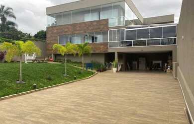 Imagem: A casa em condomínio possui 5 Dormitórios, 5 Banheiros, 5