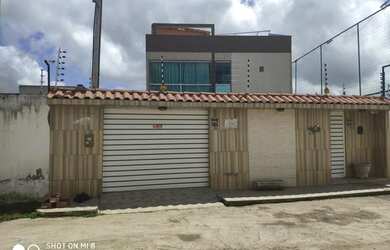 Imagem: A casa possui 3 Dormitórios, 4 Banheiros e 3 Vagas na garagem