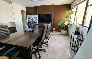 Imagem: O depósito possui 2 Vagas na garagem e 120m² de Área e está