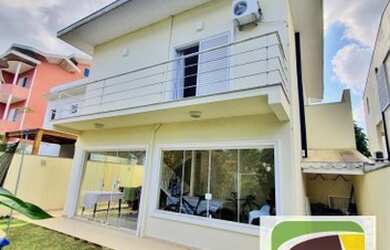 Imagem: A casa possui 3 Dormitórios, 4 Banheiros, 2 Vagas na garagem