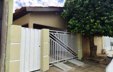 Imagem: A casa possui 2 Dormitórios, 1 Banheiro, 1 Vaga na garagem