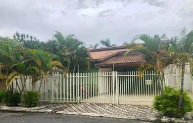 Imagem: Belíssima casa térrea em região nobre e central de Taubaté