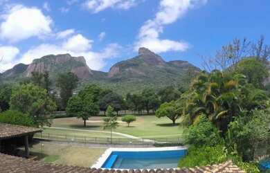 Imagem: A casa em condomínio possui 5 Dormitórios, 2 Banheiros, 3