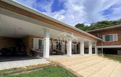 Imagem: A casa em condomínio possui 5 Dormitórios, 5 Banheiros, 4