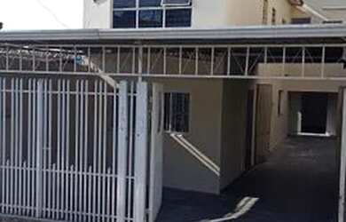 Imagem: A casa possui 3 Dormitórios, 3 Banheiros, 3 Vagas na garagem