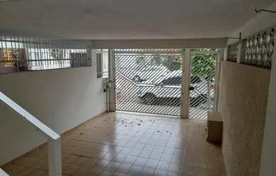 Imagem: A casa possui 3 Dormitórios, 2 Banheiros, 1 Vaga na garagem