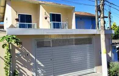 Imagem: A casa possui 3 Dormitórios, 2 Banheiros, 3 Vagas na garagem