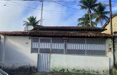 Imagem: A casa possui 3 Dormitórios, 1 Banheiro e está localizado