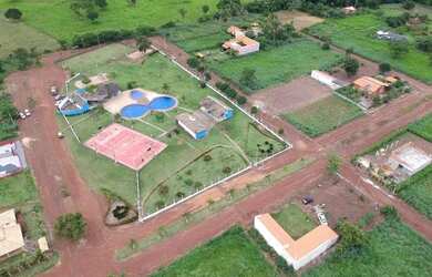 Imagem: O terreno possui 800m² de Área e está localizado em Quilombo