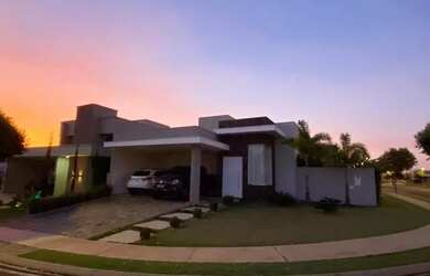 Imagem: A casa em condomínio possui 3 Dormitórios, 4 Banheiros, 4