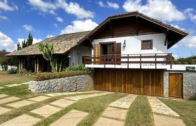 Imagem: A casa em condomínio possui 4 Dormitórios, 3 Banheiros, 5