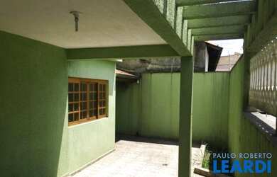 Imagem: O depósito possui 3 Vagas na garagem, 300m² de Área e está