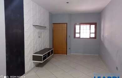 Imagem: A casa possui 3 Dormitórios, 2 Banheiros, 2 Vagas na garagem