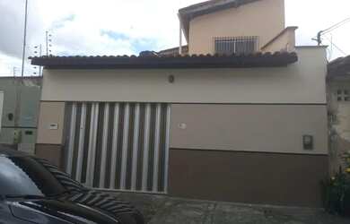 Imagem: A casa possui 2 Dormitórios, 2 Banheiros, 1 Vaga na garagem