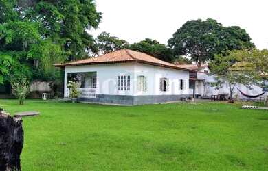 Imagem: A casa possui 3 Dormitórios, 1 Banheiro, 3 Vagas na garagem