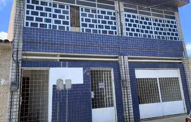 Imagem: A casa possui 4 Dormitórios, 3 Banheiros, 1 Vaga na garagem