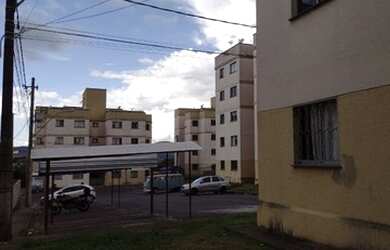 Imagem: O apartamento possui 2 Dormitórios, 1 Banheiro, 1 Vaga na garagem