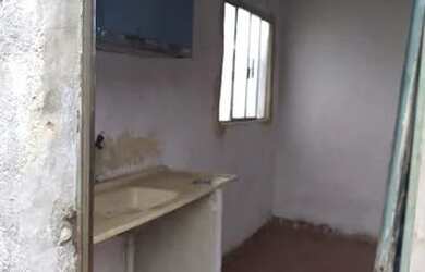 Imagem: A casa possui 1 Dormitório, 1 Banheiro, 1 Vaga na garagem