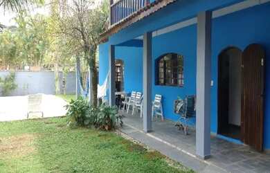 Imagem: A casa possui 3 Dormitórios, 1 Banheiro, 3 Vagas na garagem