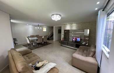 Imagem: A casa em condomínio possui 4 Dormitórios, 4 Banheiros, 2