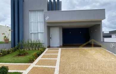 Imagem: A casa em condomínio possui 3 Dormitórios, 2 Banheiros, 4