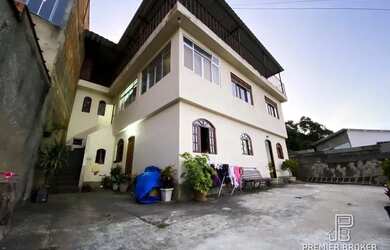 Imagem: A casa possui 5 Dormitórios, 4 Banheiros, 5 Vagas na garagem