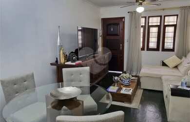 Imagem: A casa possui 3 Dormitórios, 4 Banheiros, 1 Vaga na garagem