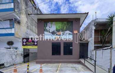 Imagem: O depósito para alugar possui 3 Vagas na garagem e 240m² de