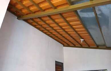 Imagem: A casa possui 1 Dormitório, 1 Banheiro, 2 Vagas na garagem