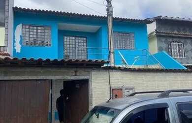 Imagem: A casa possui 3 Dormitórios, 2 Banheiros, 2 Vagas na garagem