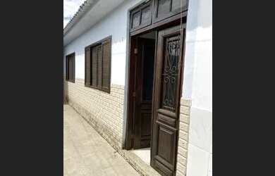 Imagem: A casa possui 2 Dormitórios, 1 Banheiro, 100m² de Área e