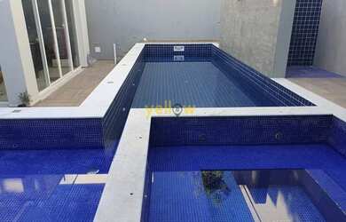 Imagem: A casa em condomínio possui 5 Dormitórios, 5 Banheiros, 5