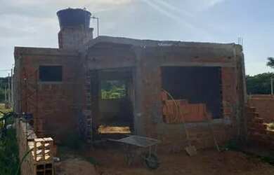 Imagem: A casa à venda possui 1 Dormitório, 1 Banheiro, 1 Vaga na