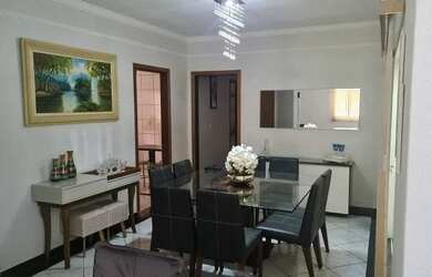 Imagem: A casa possui 3 Dormitórios, 3 Banheiros, 2 Vagas na garagem