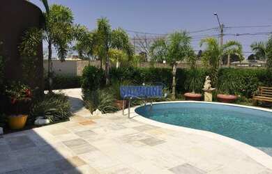 Imagem: A casa em condomínio possui 4 Dormitórios, 5 Banheiros, 418m²