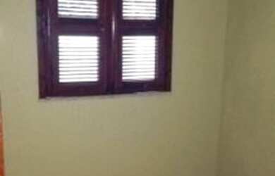 Imagem: A casa possui 2 Dormitórios, 2 Banheiros, 1 Vaga na garagem