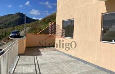 Imagem: A casa possui 2 Dormitórios, 2 Banheiros, 2 Vagas na garagem