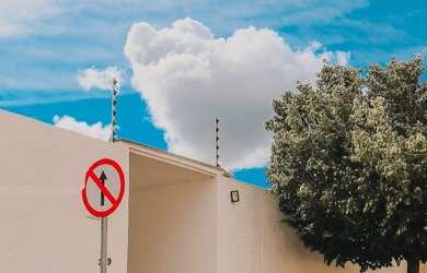 Imagem: A casa possui 5 Dormitórios, 2 Banheiros, 290m² de Área e